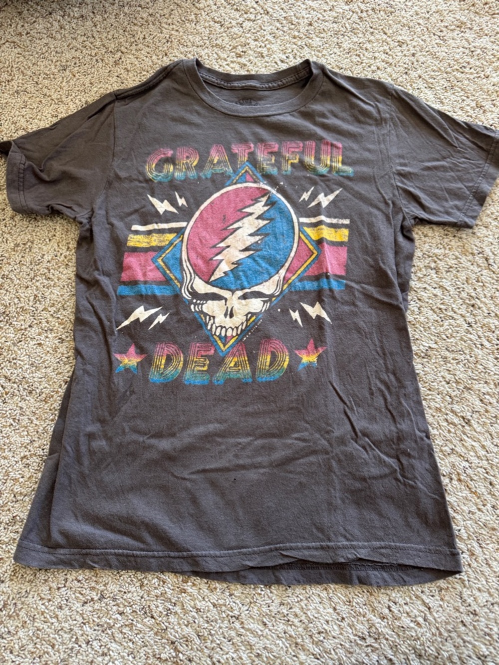 Women’s Grateful Dead tee shirt